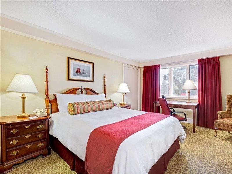 Ramada By Wyndham Seekonk Providence Area Екстер'єр фото