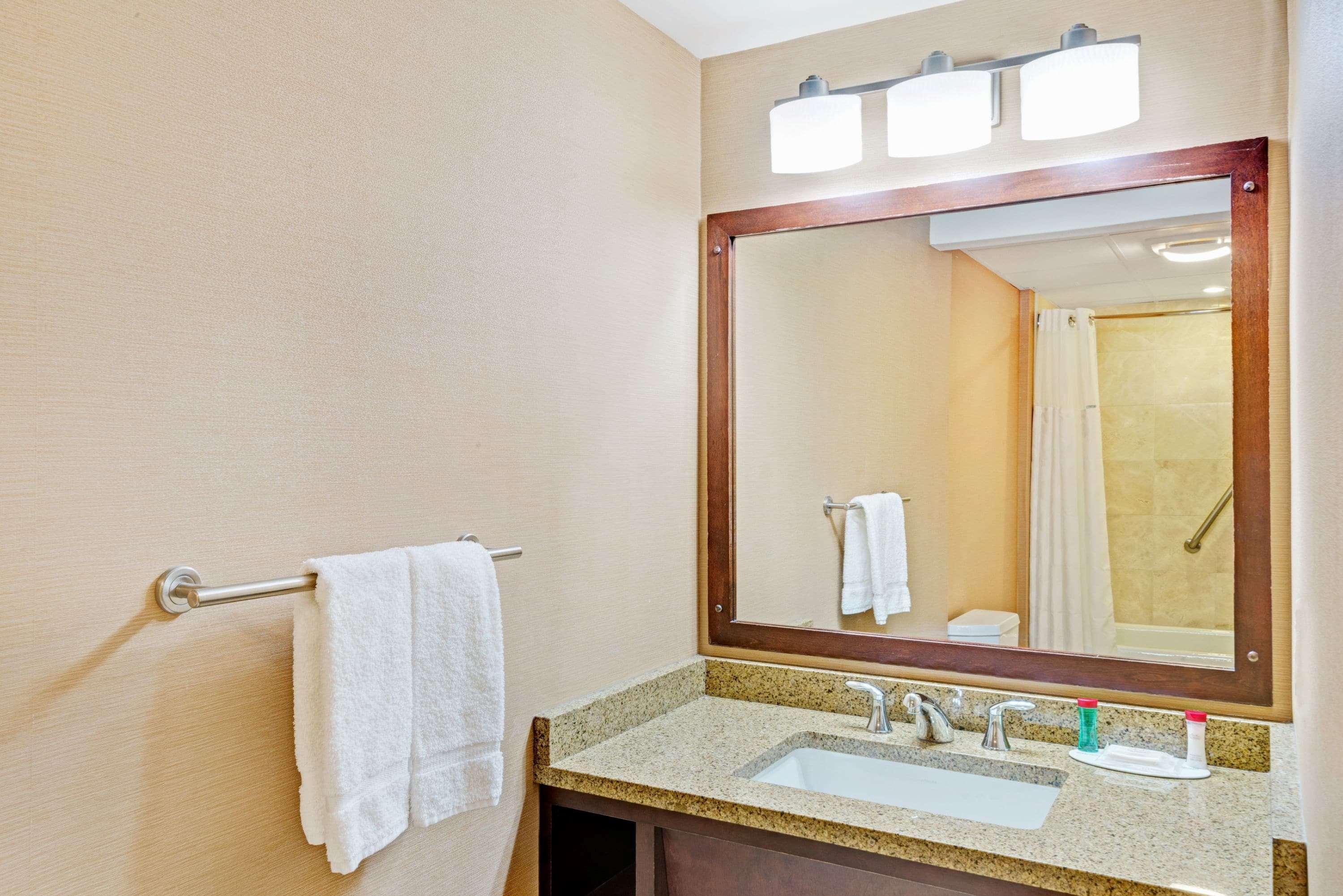 Ramada By Wyndham Seekonk Providence Area Екстер'єр фото