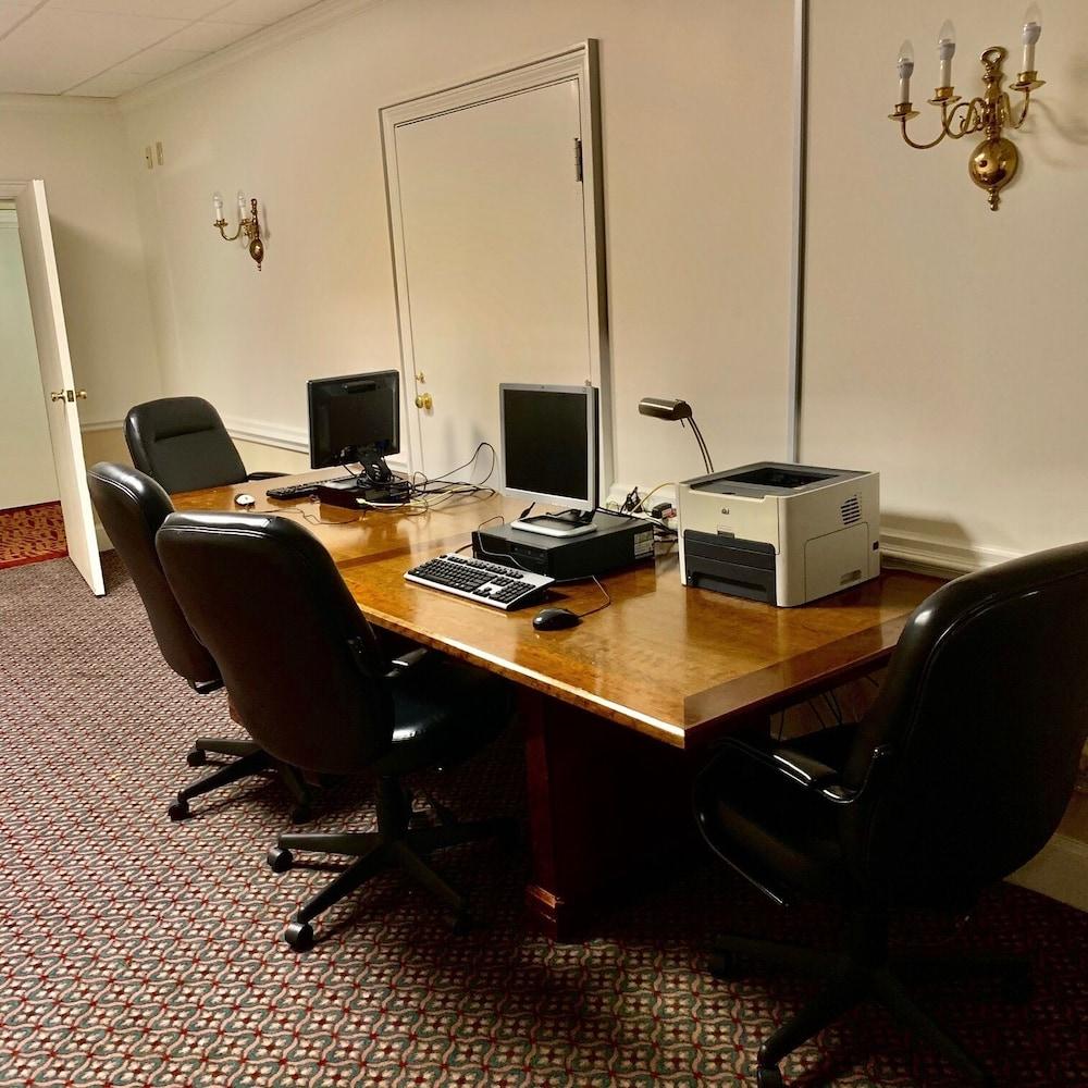 Ramada By Wyndham Seekonk Providence Area Екстер'єр фото