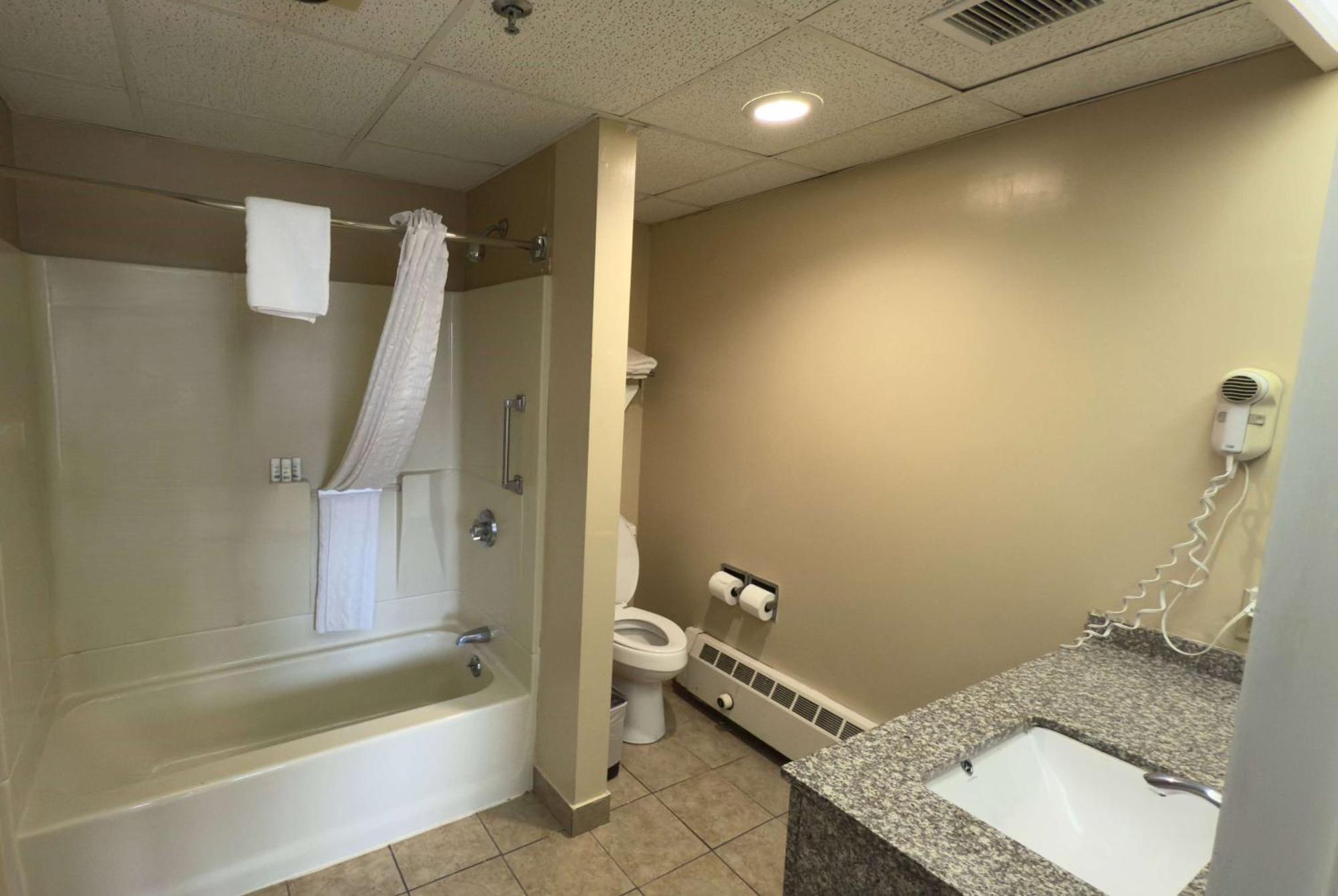 Ramada By Wyndham Seekonk Providence Area Екстер'єр фото