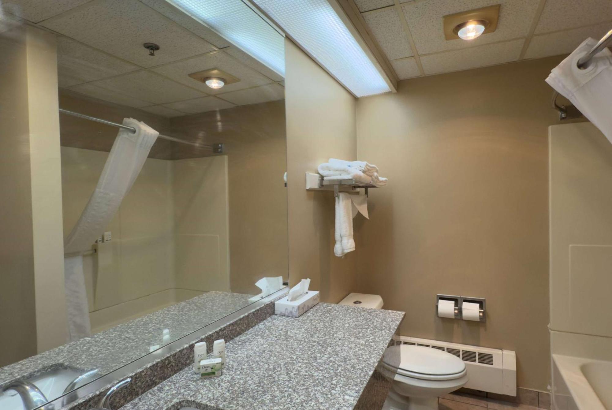 Ramada By Wyndham Seekonk Providence Area Екстер'єр фото