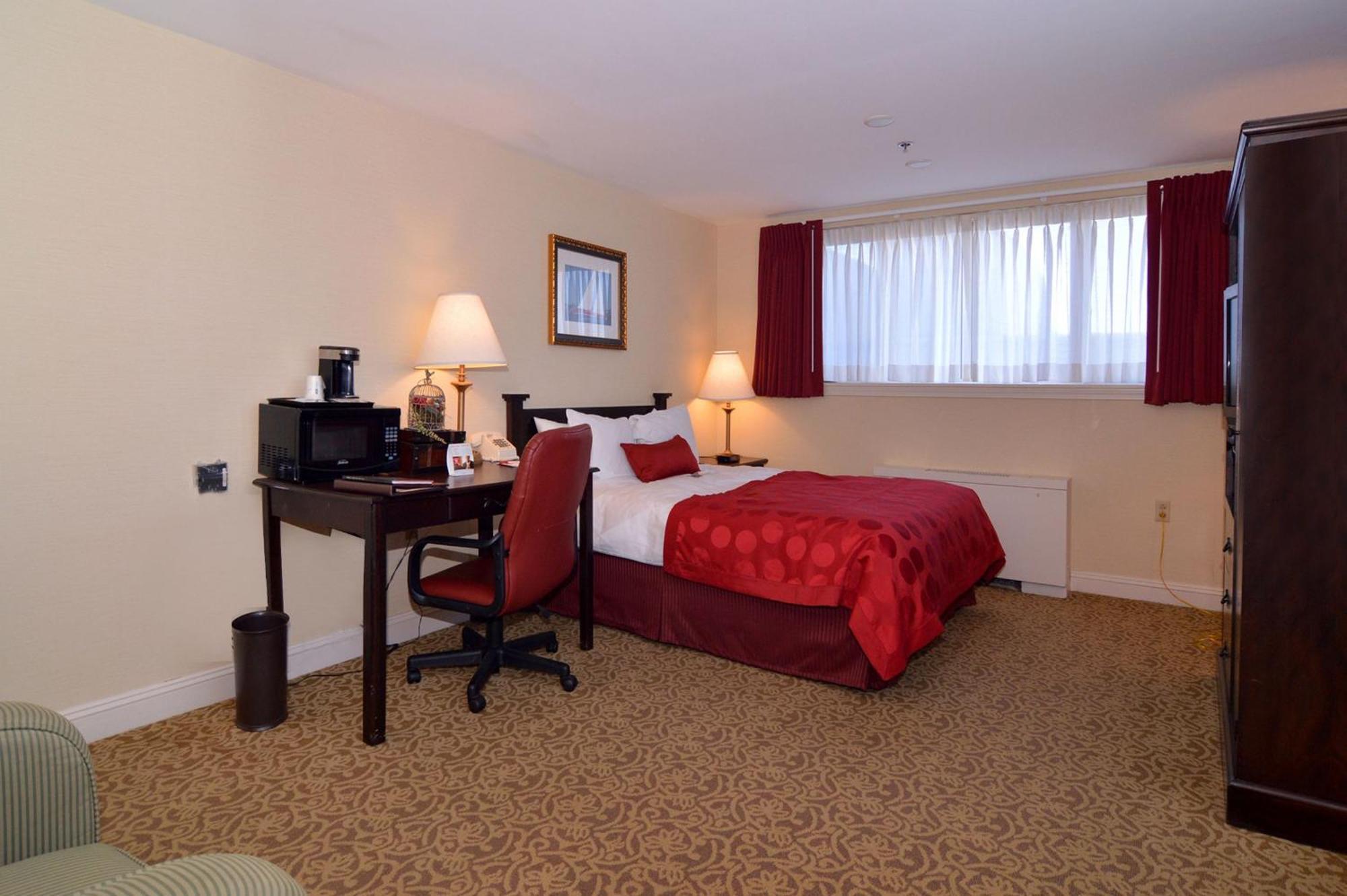 Ramada By Wyndham Seekonk Providence Area Екстер'єр фото