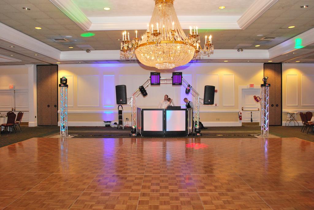 Ramada By Wyndham Seekonk Providence Area Екстер'єр фото