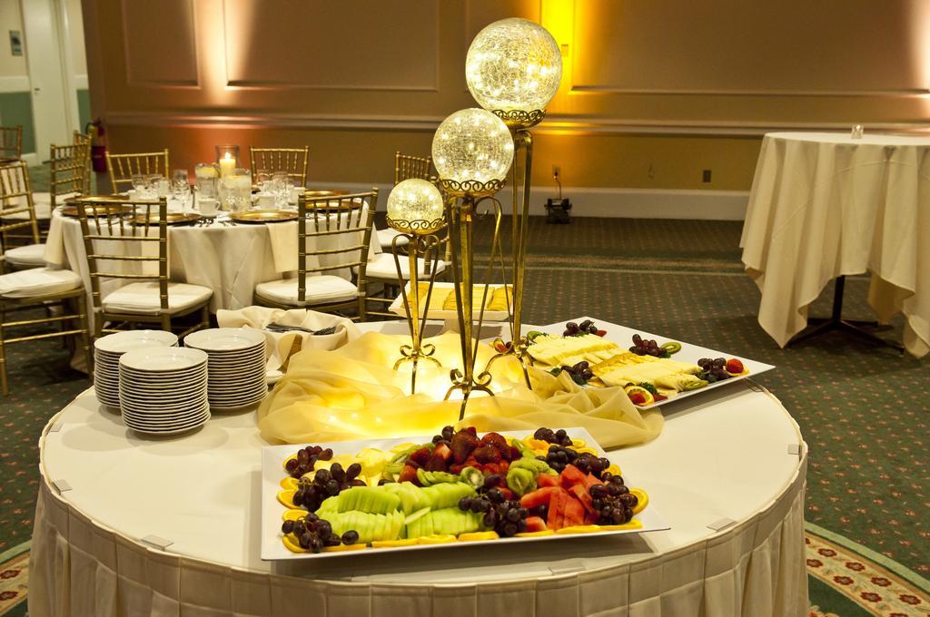 Ramada By Wyndham Seekonk Providence Area Екстер'єр фото
