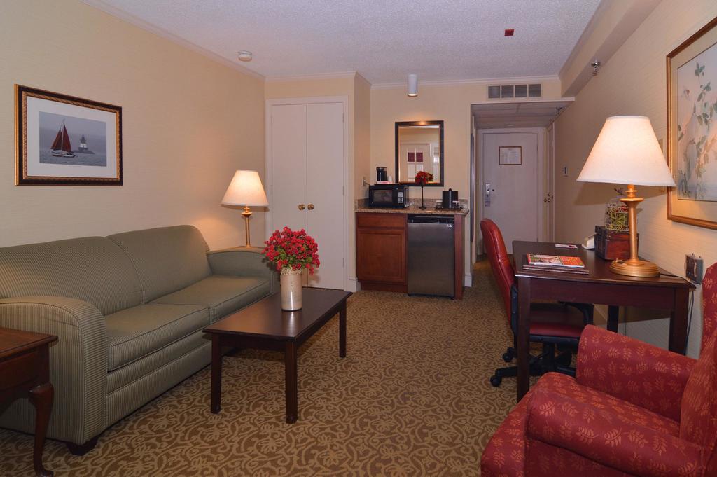 Ramada By Wyndham Seekonk Providence Area Екстер'єр фото